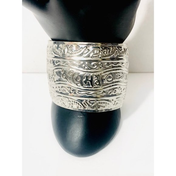 Textured Boho cuff bracelet - Picture 2 of 7